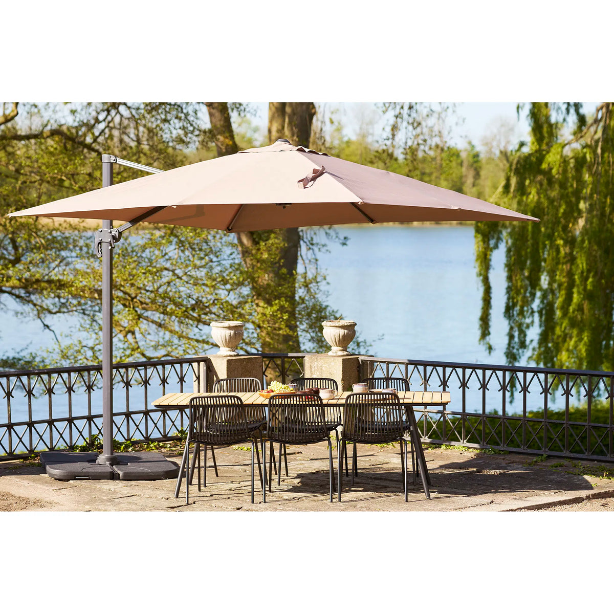 Sonnenschirm Arezzo Pro – 360° Schatten in stilvollem Design